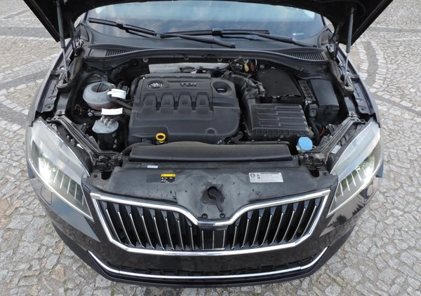 Skoda Superb cena 38700 przebieg: 268524, rok produkcji 2016 z Siechnice małe 631